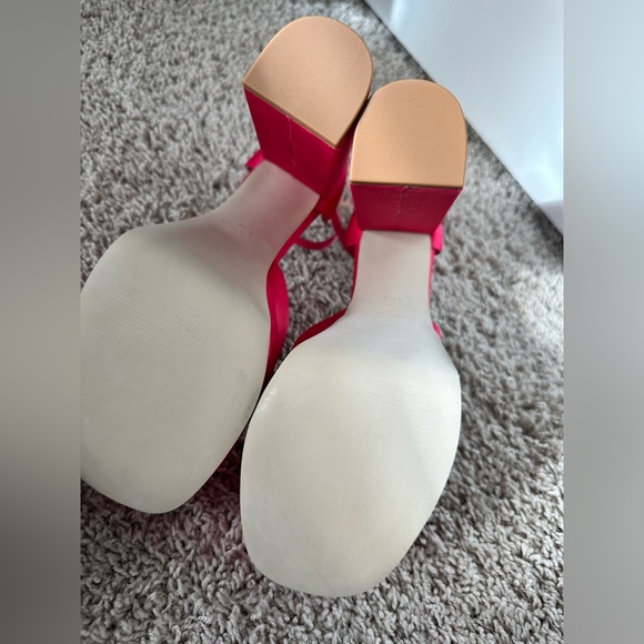 Steve Madden Red Platform Closed Toe Pump | Size 9.5| Brand New - Picture 3 of 4